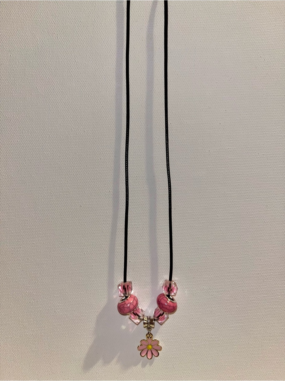 Pink Daisy Charm Beaded Necklace w/Multi-tone Glass & Faceted Pink Beads